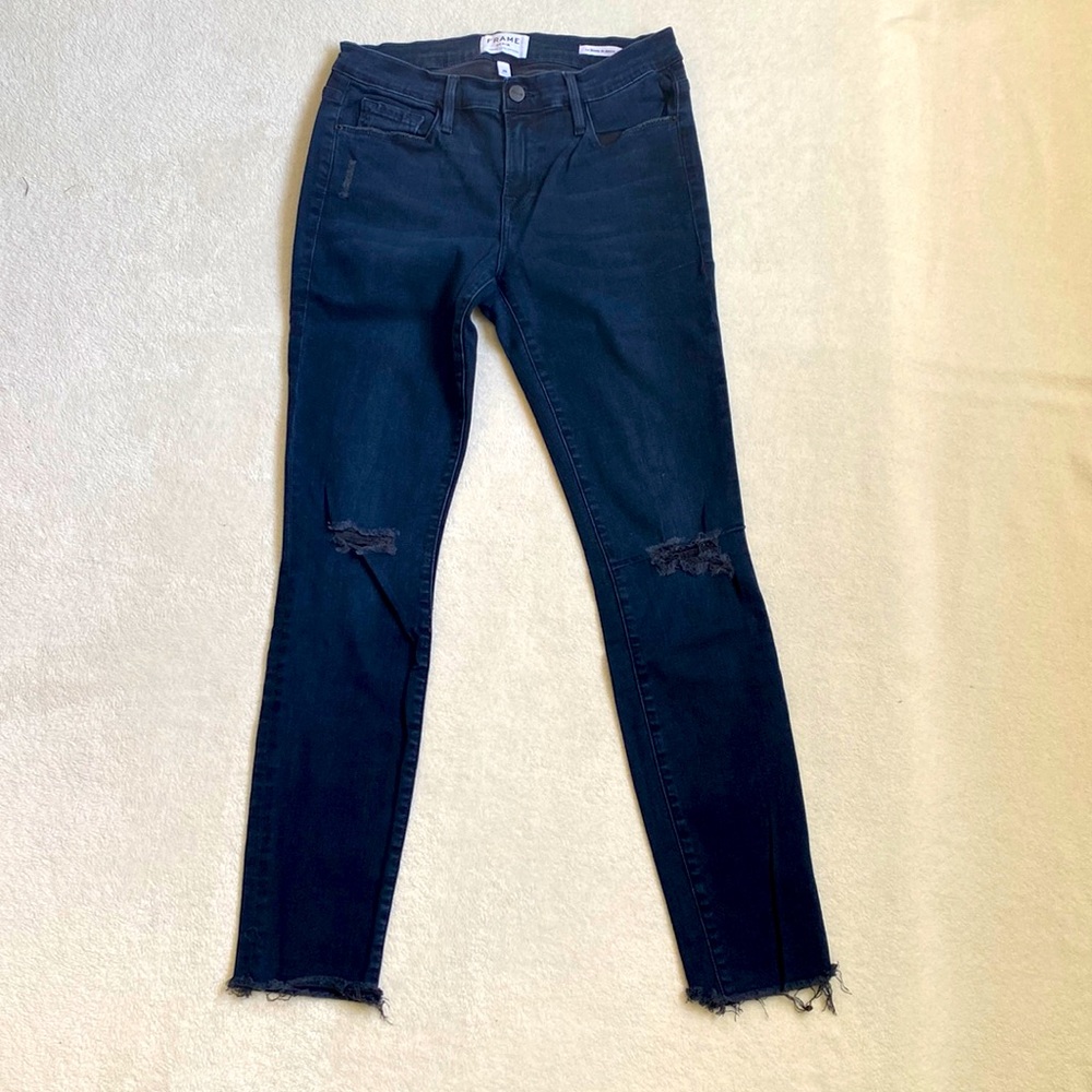 Frame Black Le Skinny de Jeanne’s 29 Frayed bottoms